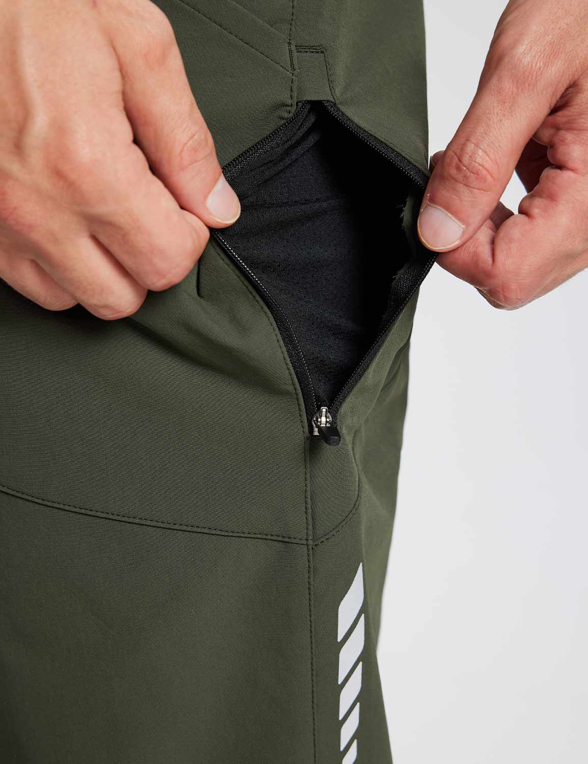 Baleaf Men's Flyleaf Water-Resistant Pocketed Cycling Pants dai039 Rifle Green Details